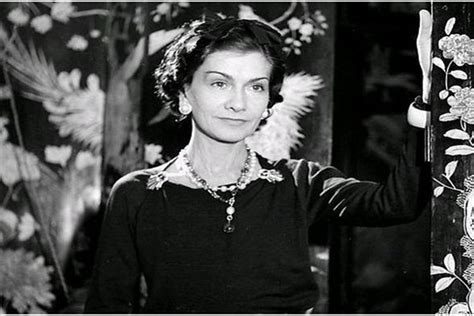 buku biografi coco chanel|Biografi Tokoh Dunia: Coco Chanel, Anak Panti Asuhan Berubah .